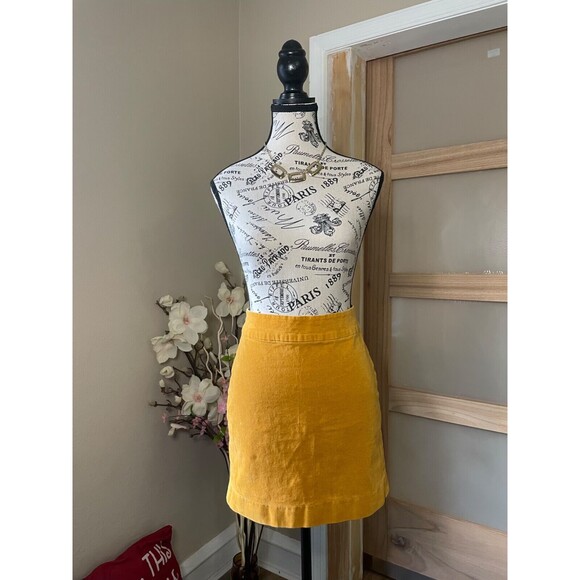 Banana Republic Women's Mini Skirt Size 2 Corduroy Yellow Y2K - Picture 1 of 8